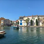 Les Pieds Dans L'eau غريمو