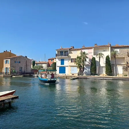 Les Pieds Dans L'eau Grimaud