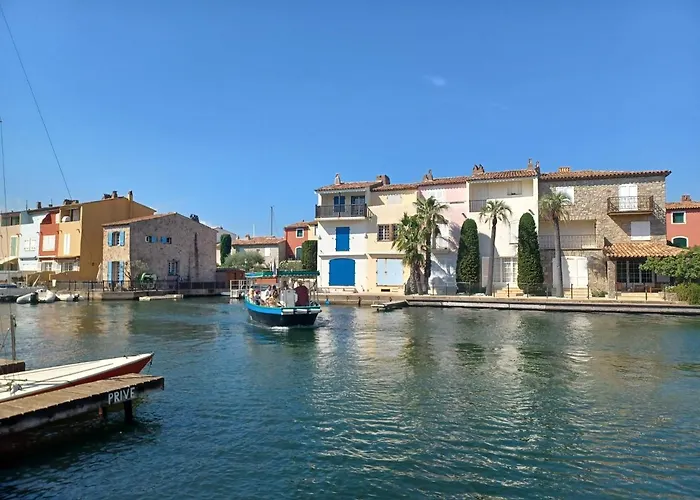 Les Pieds Dans L'eau Grimaud