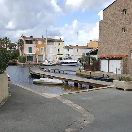 Les Pieds Dans L'eau *