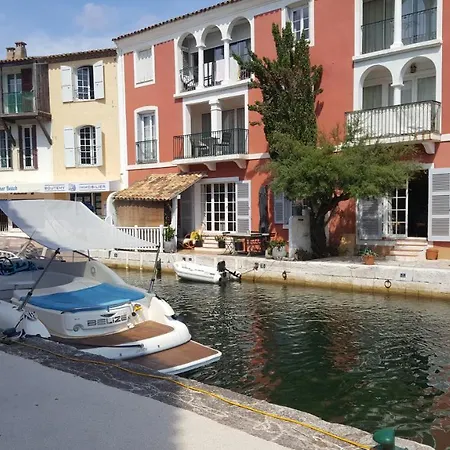 Les Pieds Dans L'eau *