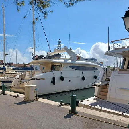 Апартаменты Les Pieds Dans L'eau