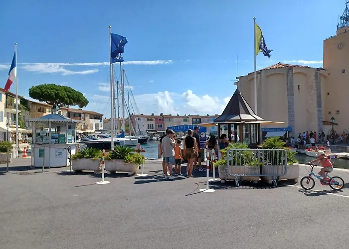 Les Pieds Dans L'eau * Grimaud